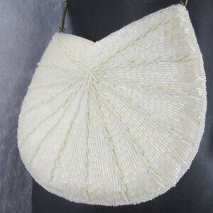 VTG La Regale White Beaded Seashell Purse Evening Bag 7.75x6 in Snap Chain Strap
